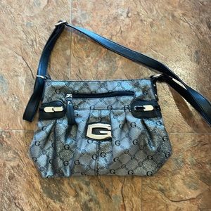 Gussage shoulder bag.